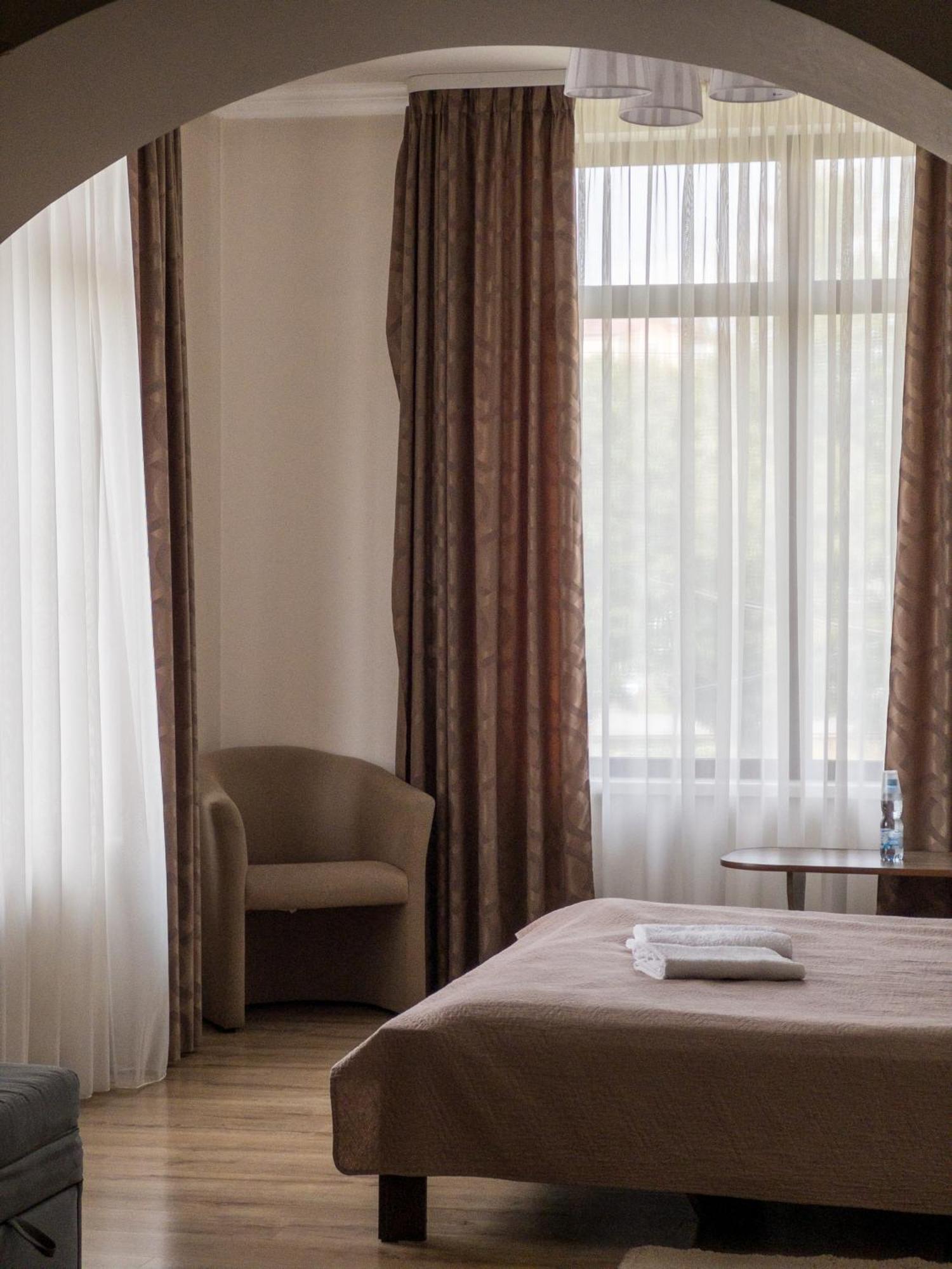 Орк "Блісс" Hotel Rivne Kültér fotó